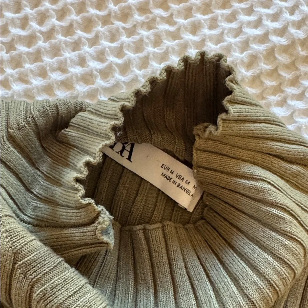 ZARA Mockneck Ribbed Shirt - Picture 3 of 3